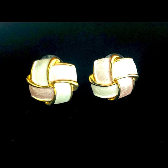 🌸18kt Gold Plated Rose & White Enamel Earrings🌸 - Picture 2 of 3